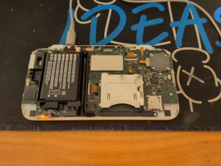 Nintendo 2DS XL danneggiata - da riparare
