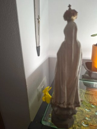Virgen de Fátima con corona y rosario