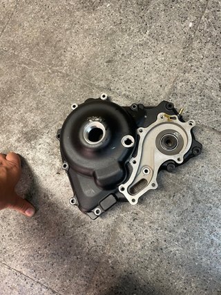 Tapa motor Zontes 703 R, tapa bomba agua