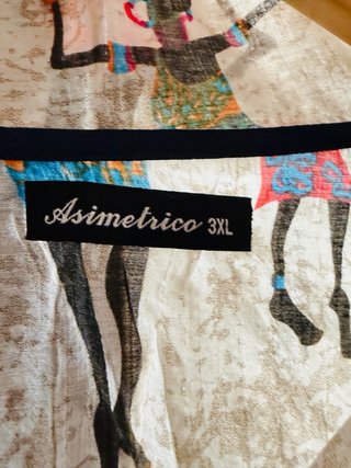 Chaqueta con cremallera y estampado