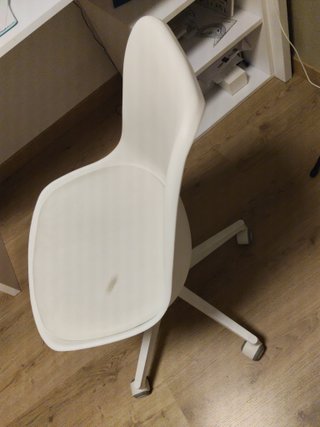 Silla giratoria blanca de plástico