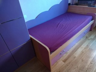 Armario, cama, espejo y silla
