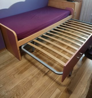 Armario, cama, espejo y silla