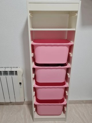Estantería IKEA TROFAST con 5 cajones rosas