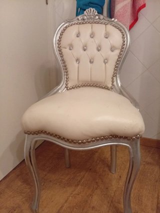 Silla estilo barroco plateada