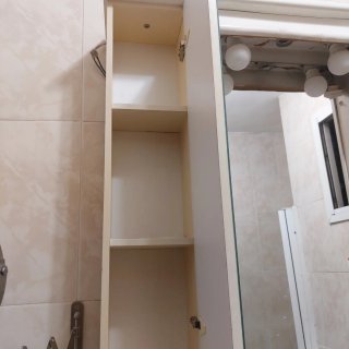 Mueble espejo baño beige y blanco