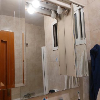 Mueble espejo baño beige y blanco