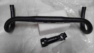 Pack de Manillar y potencia para bici marca FSA.