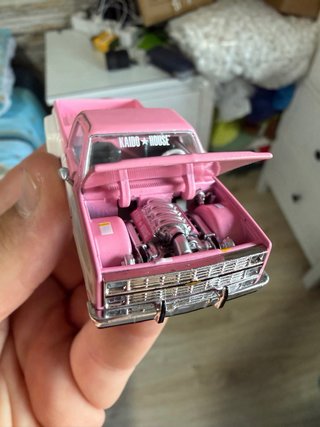 Kaido House Chevrolet Silverado rosa