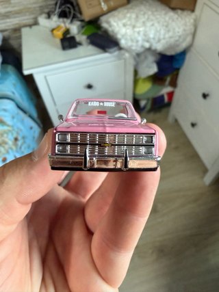 Kaido House Chevrolet Silverado rosa