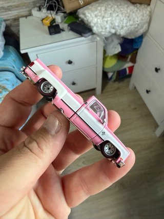 Kaido House Chevrolet Silverado rosa