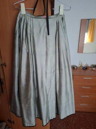 Falda de catellonera  gris plata