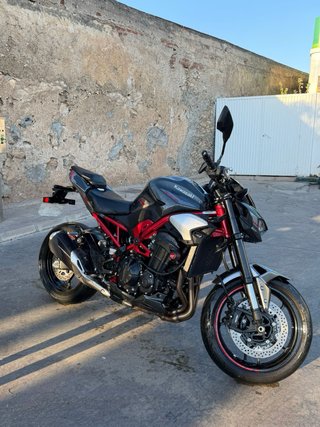 Kawasaki Z900 Negra y Roja