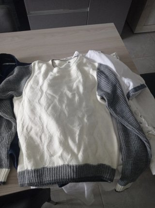 Pantaloni a righe bianche e blu