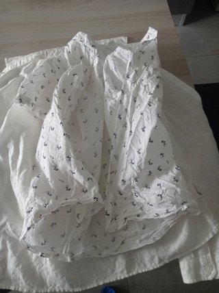 Pantaloni a righe bianche e blu
