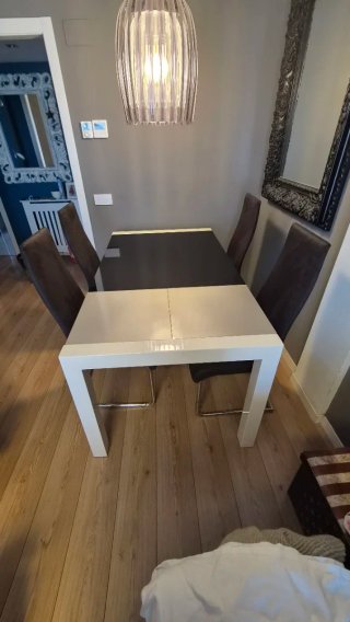 Mesa comedor extensible madera y 4 sillas