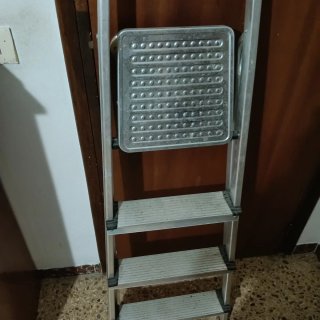 Escalera aluminio 4 peldaños