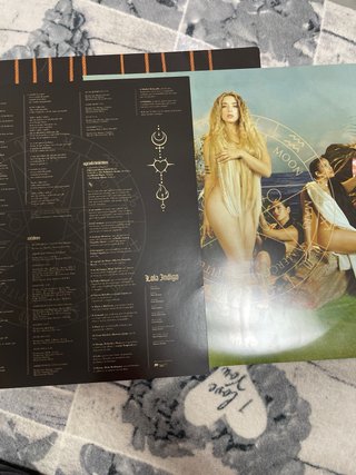 Vinilo “Akelarre” edición en negro.