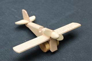 Avión de madera maciza nuevo