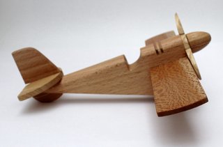 Avión de madera maciza nuevo