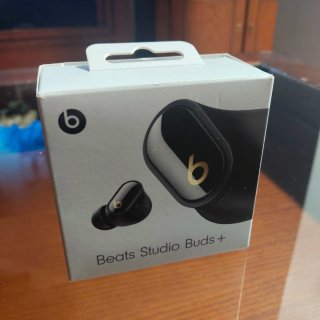 Beats Studio Buds + Negros y Dorados