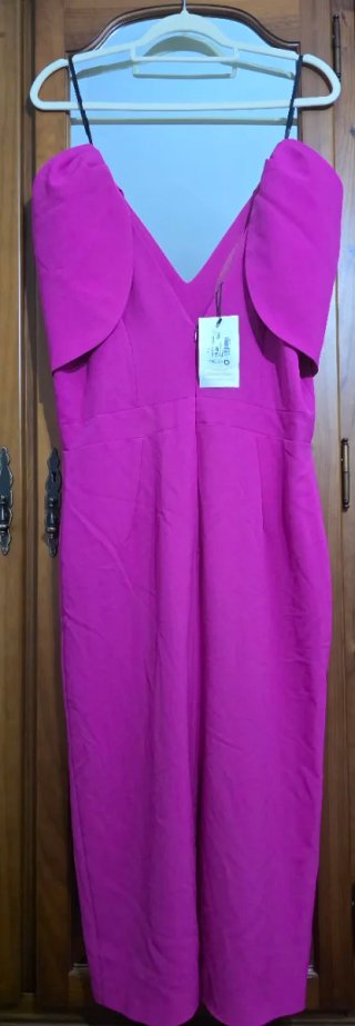 Vestido fucsia con escote