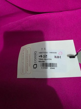 Vestido fucsia con escote