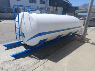 Depósitos cubas de agua poliéster reforzado