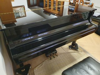 Piano de cola Kawai RX-3