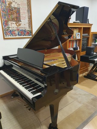 Piano de cola Kawai RX-3