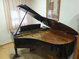 Piano de cola Kawai RX-3