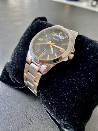 Reloj Casio acero inoxidable Dorado y Plateado