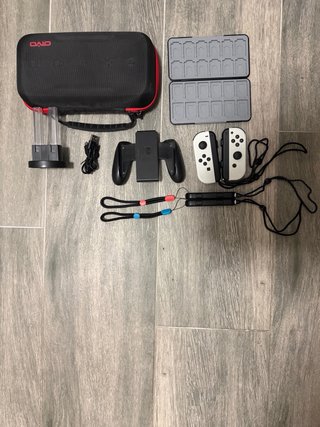 Nintendo Switch OLED e accessori.