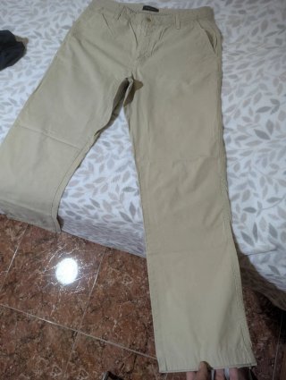 Pantalón chino beige hombre