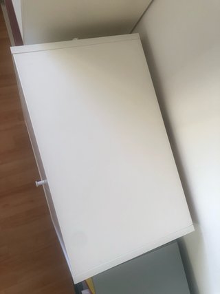 Mueble Ikea de almacenaje blanco.