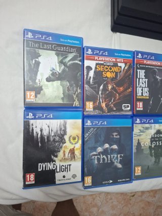PS4 Pro 1TB + 2 Controller + 10 Giochi
