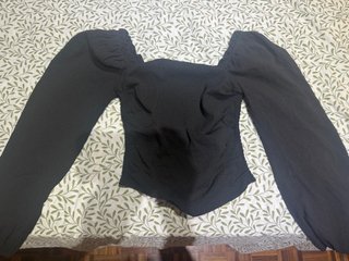 Top Shein negro manga abullonada