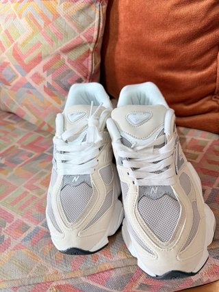 New Balance 9060 Beige/Plata