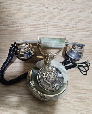 Teléfono Vintage Dorado y Verde