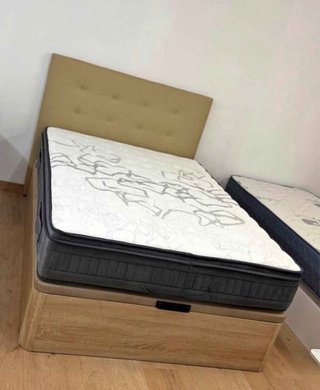 Base de cama con colchón
