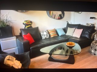 Sofá 4 plazas. Marca: BoConcept (Piel Negro)