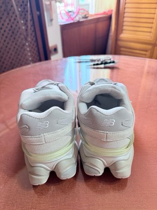 New Balance 9060 Beige/Blanco