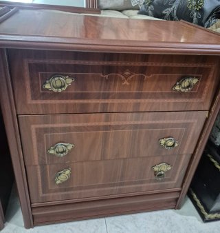 2 Mesitas de noche de madera buena
