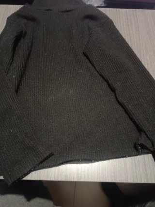 Camiseta de niña negra cuello alto talla 6 años