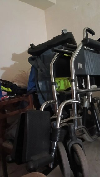 Vendo silla de ruedas está perfecta poco uso