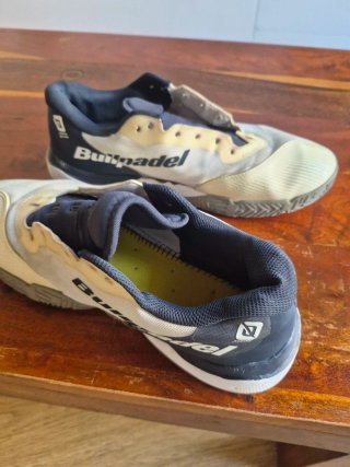 Zapatillas Bullpadel pádel blancas y azules
