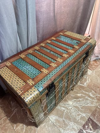 Baúl antiguo madera y tela