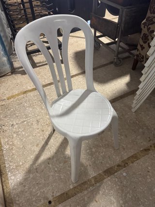 Silla de plástico blanca para eventos