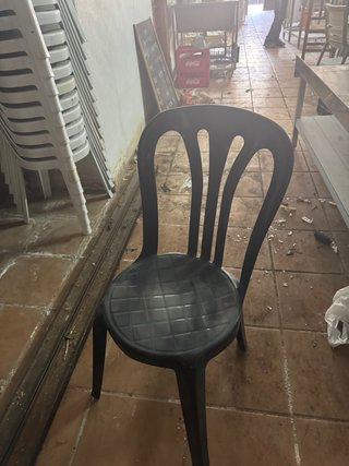 Silla de plástico blanca para eventos