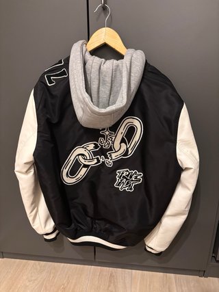 Chaqueta Zara Estilo Universitario